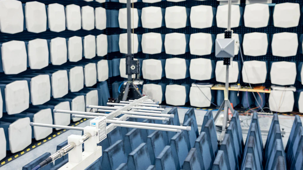 Two antennas are located in an anechoic chamber for a measurement.